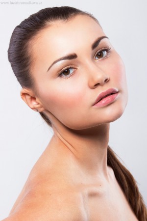 Nude make-up, modelka Natálka.